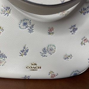 I’m selling this beautiful coach bag. It comes with the box and care booklet